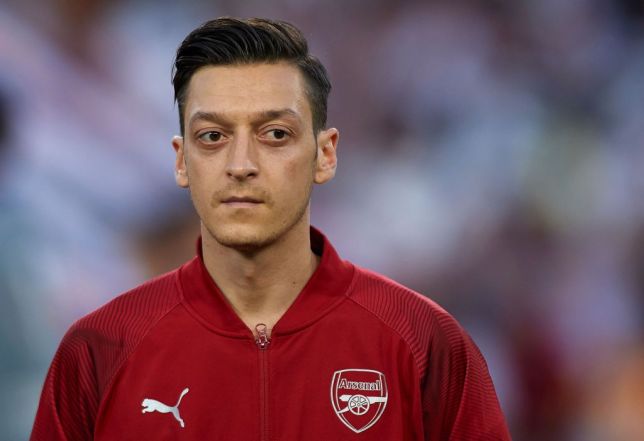 Mesut Ozil dan Istri Akan Tenanggung Biaya Operasi 1.000 Anak yang Membutuhkan